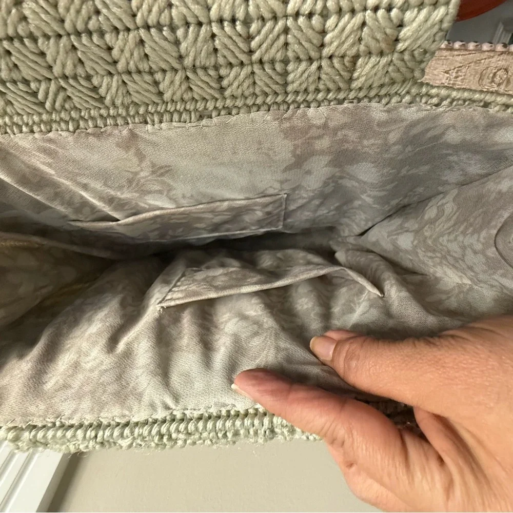 Vintage Cream and Gray Tote with Lucite Handles - Picture 7 of 16